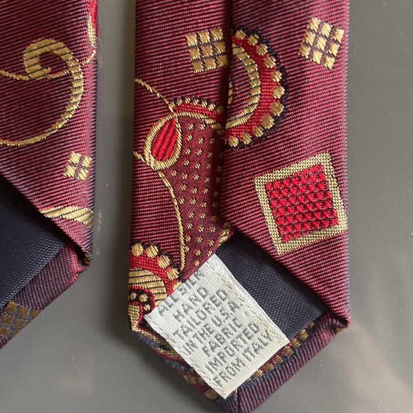 Silk hand tailored tie in burgundy and gold - Picture 4 of 4